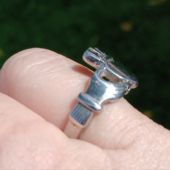 New Men's Silver Claddagh Ring. - Picture 8 of 11